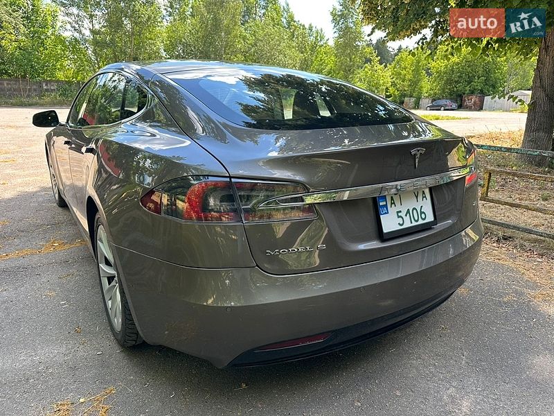 Лифтбек Tesla Model S 2016 в Житомире