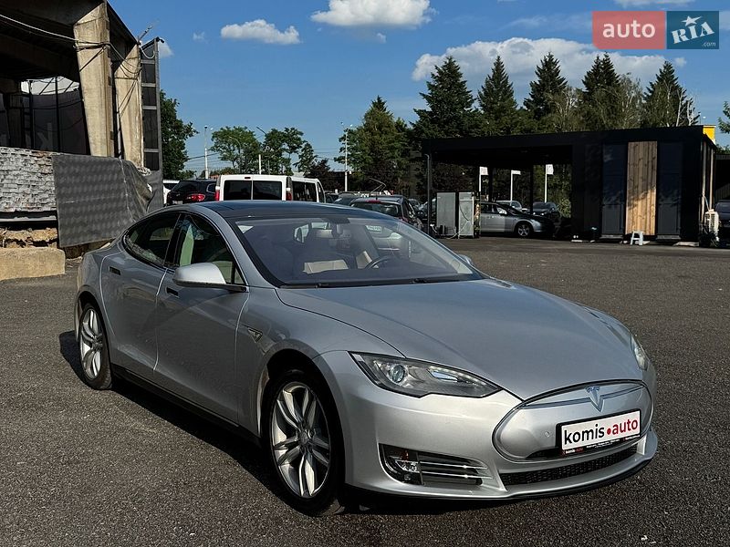 Лифтбек Tesla Model S 2013 в Виннице