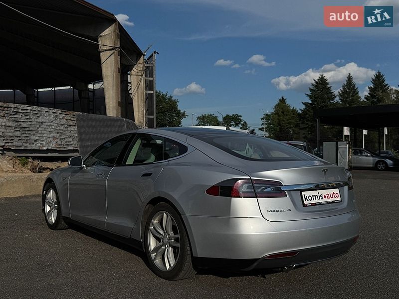 Ліфтбек Tesla Model S 2013 в Вінниці
