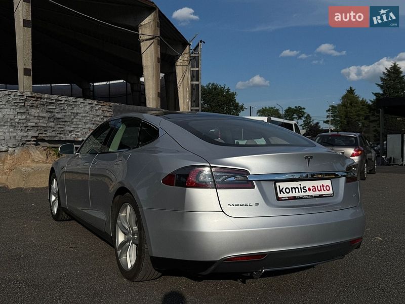 Ліфтбек Tesla Model S 2013 в Вінниці
