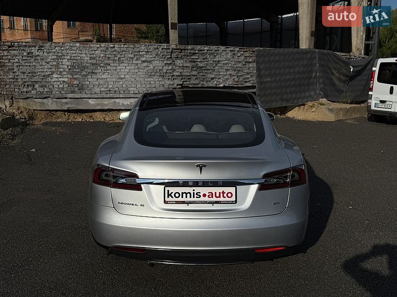 Ліфтбек Tesla Model S 2013 в Вінниці