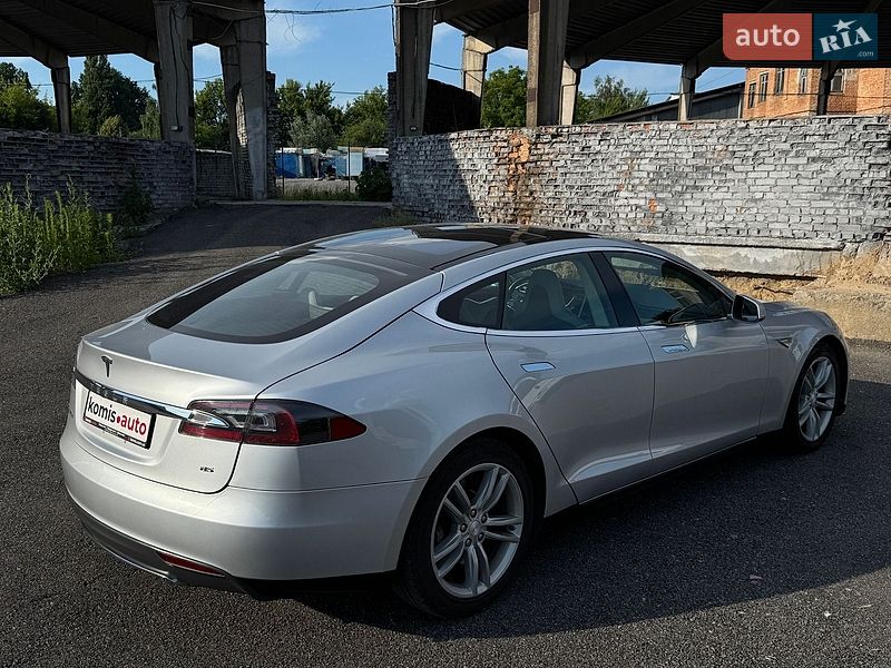 Лифтбек Tesla Model S 2013 в Виннице