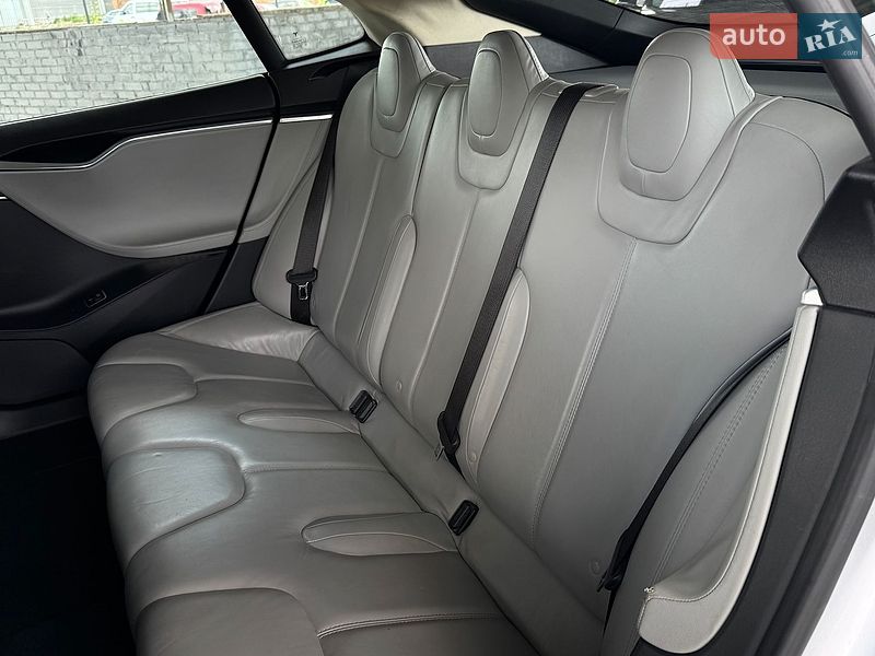 Лифтбек Tesla Model S 2013 в Виннице