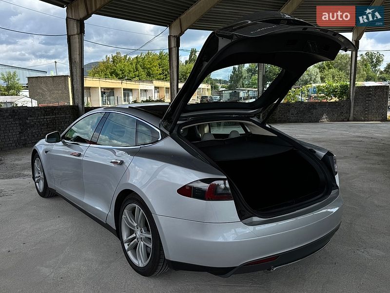 Ліфтбек Tesla Model S 2013 в Вінниці