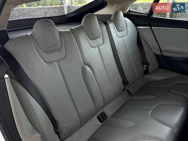 Ліфтбек Tesla Model S 2013 в Вінниці