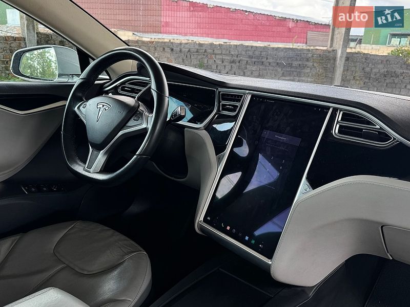 Ліфтбек Tesla Model S 2013 в Вінниці