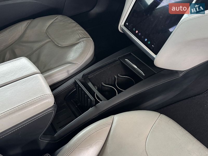 Ліфтбек Tesla Model S 2013 в Вінниці