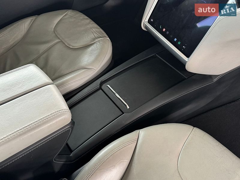Лифтбек Tesla Model S 2013 в Виннице