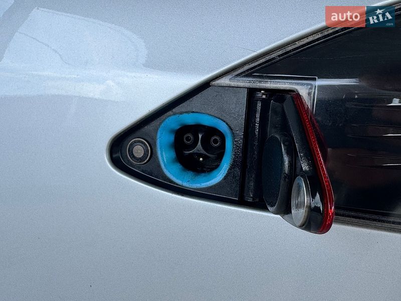 Лифтбек Tesla Model S 2013 в Виннице