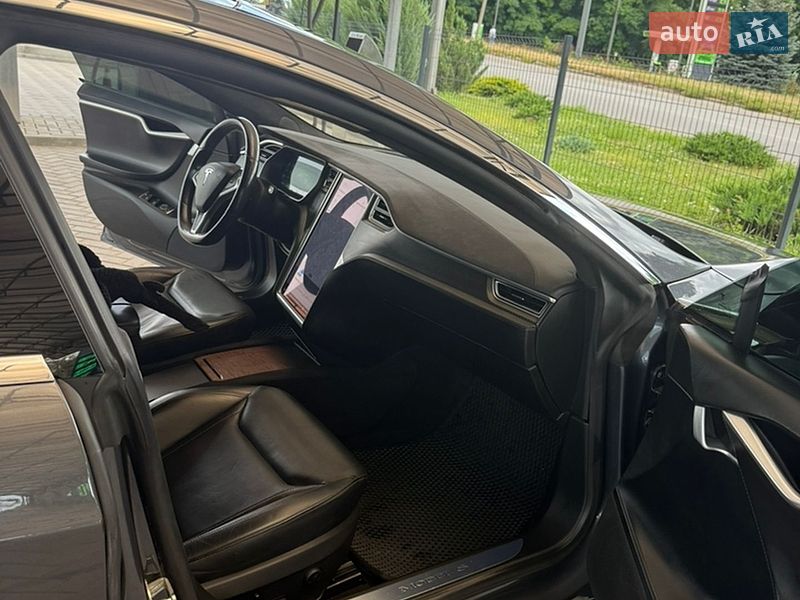 Лифтбек Tesla Model S 2016 в Полтаве