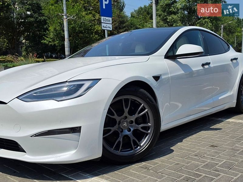 Tesla Model S 2021