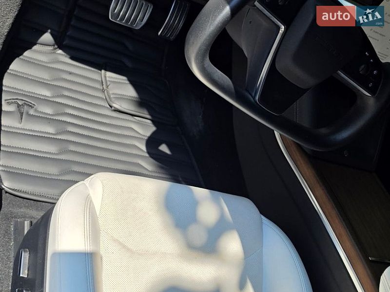 Лифтбек Tesla Model S 2021 в Одессе