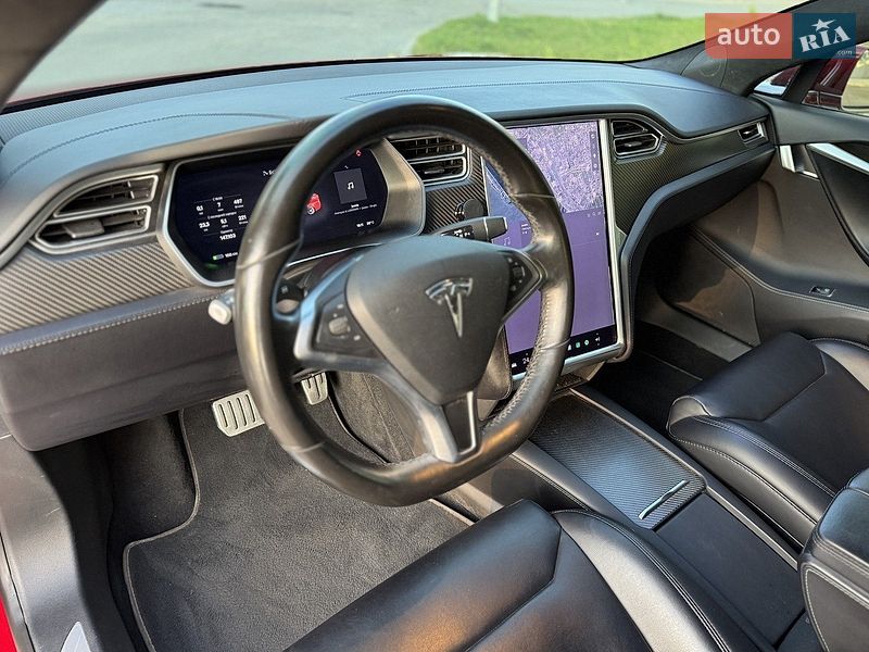 Лифтбек Tesla Model S 2017 в Львове