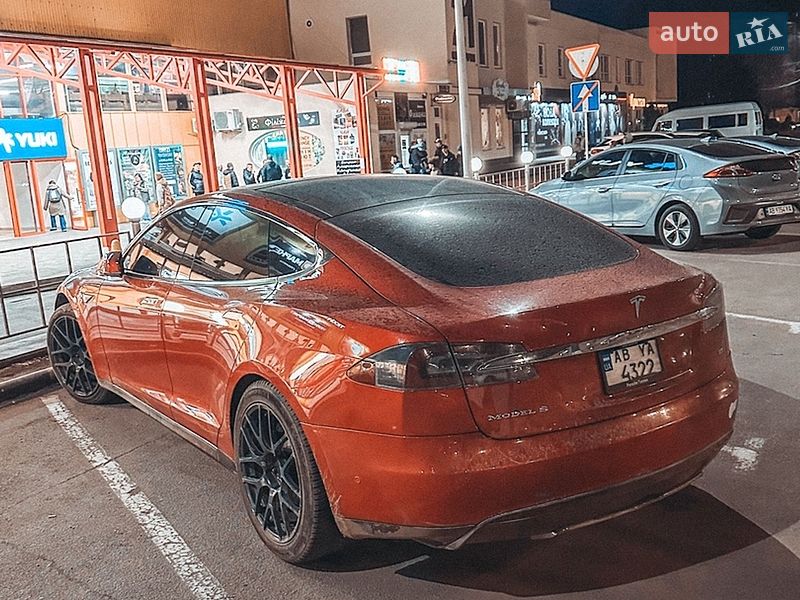 Лифтбек Tesla Model S 2014 в Виннице