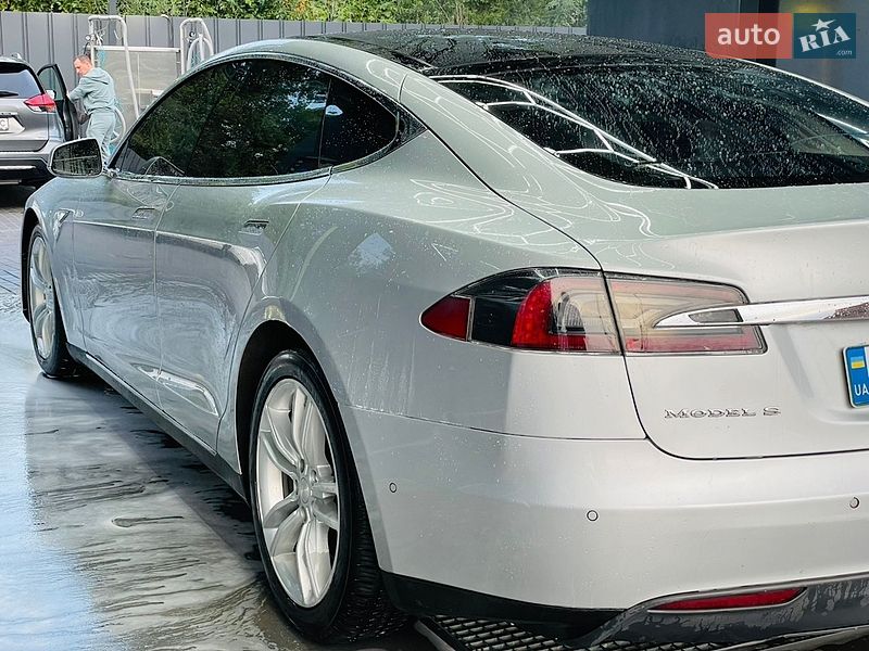 Лифтбек Tesla Model S 2016 в Виннице фото 4 Лифтбек Tesla Model S 2016 в Виннице
