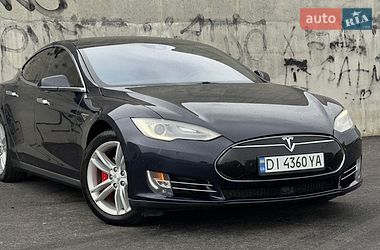 Лифтбек Tesla Model S 2015 в Львове