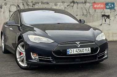 Лифтбек Tesla Model S 2015 в Львове