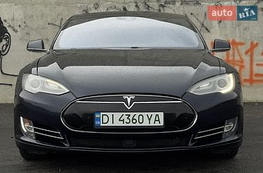 Лифтбек Tesla Model S 2015 в Львове