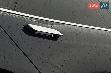 Ліфтбек Tesla Model S 2015 в Львові