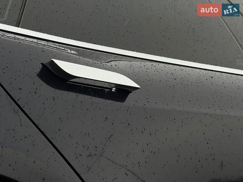 Ліфтбек Tesla Model S 2015 в Львові