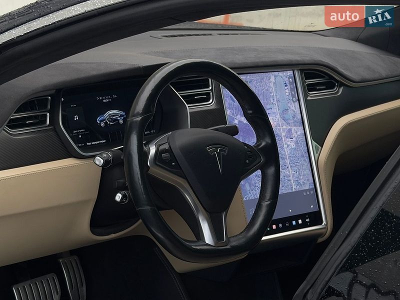 Ліфтбек Tesla Model S 2015 в Львові