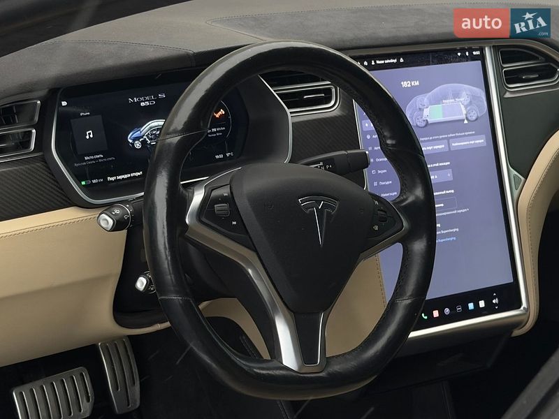 Ліфтбек Tesla Model S 2015 в Львові
