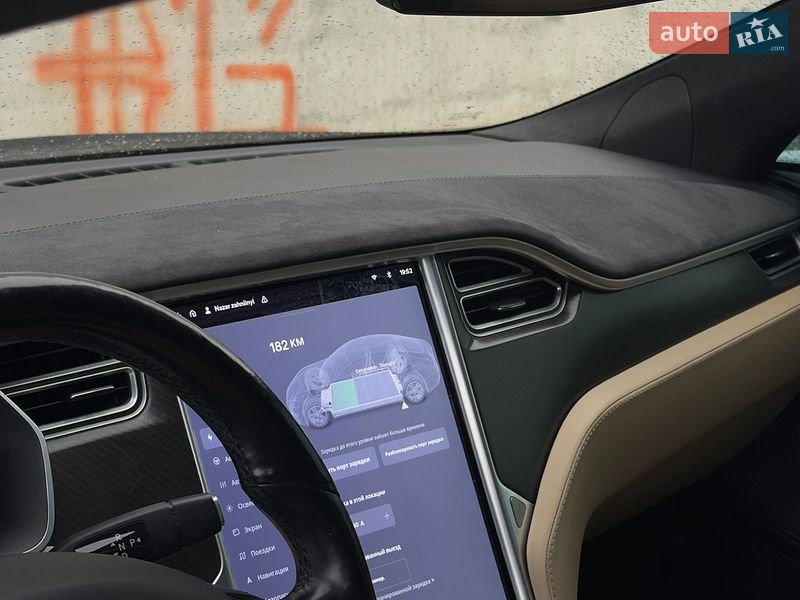 Ліфтбек Tesla Model S 2015 в Львові