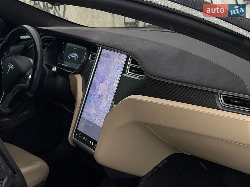 Лифтбек Tesla Model S 2015 в Львове