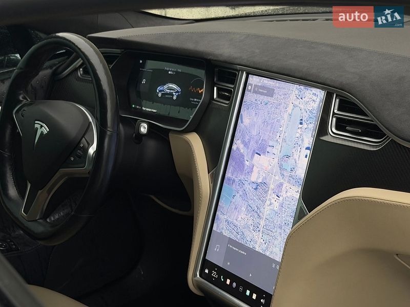 Ліфтбек Tesla Model S 2015 в Львові