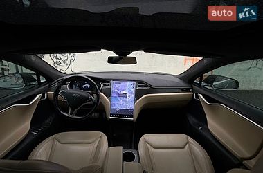 Ліфтбек Tesla Model S 2015 в Львові