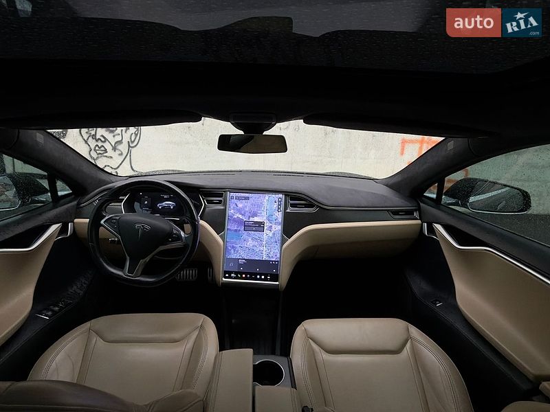 Ліфтбек Tesla Model S 2015 в Львові