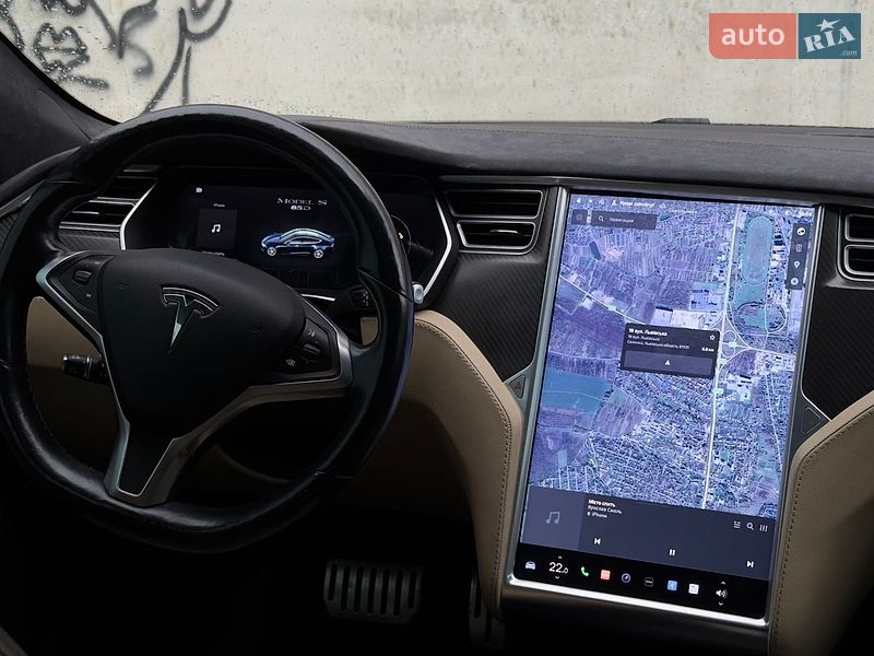 Ліфтбек Tesla Model S 2015 в Львові