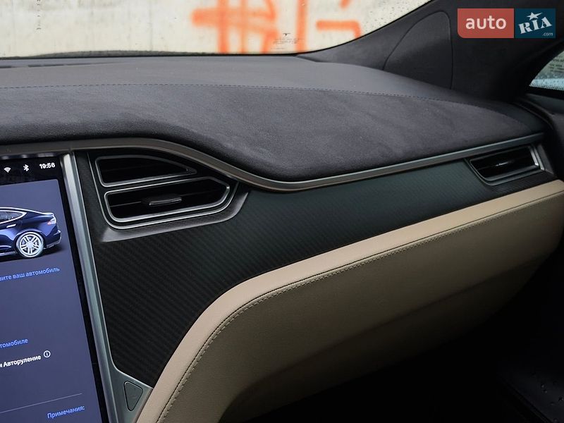 Ліфтбек Tesla Model S 2015 в Львові