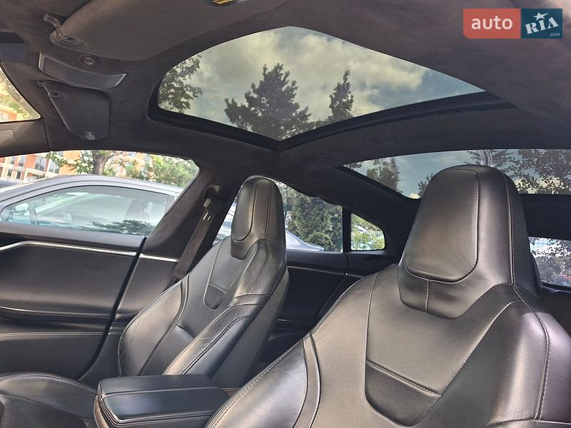 Ліфтбек Tesla Model S 2016 в Львові