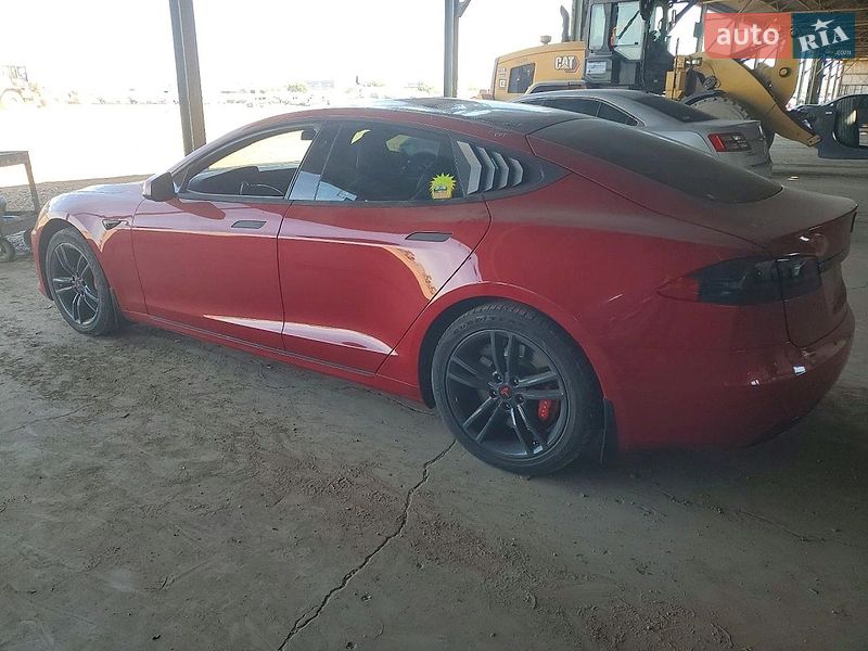 Лифтбек Tesla Model S 2018 в Львове