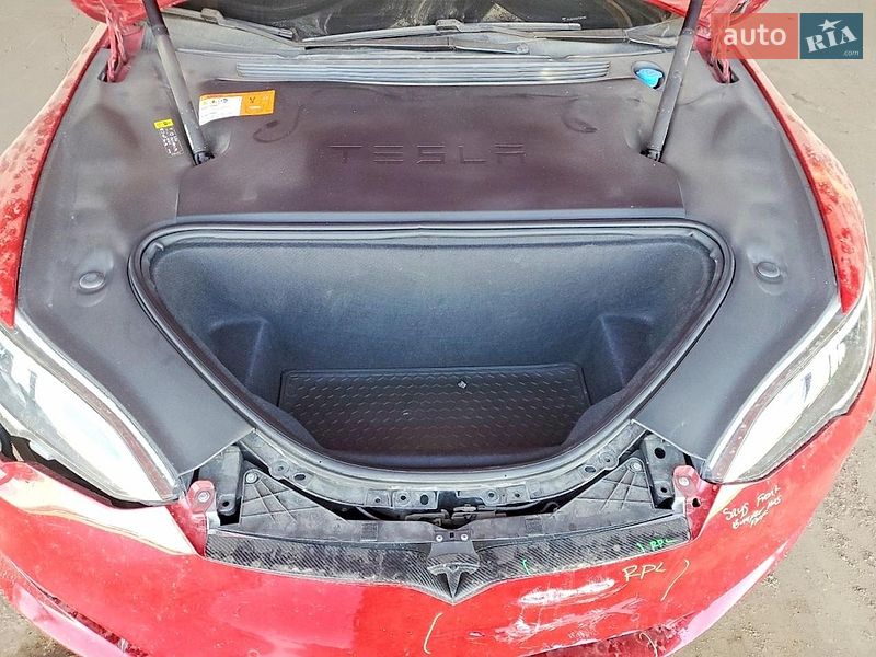 Лифтбек Tesla Model S 2018 в Львове
