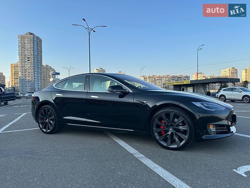 Лифтбек Tesla Model S 2018 в Киеве
