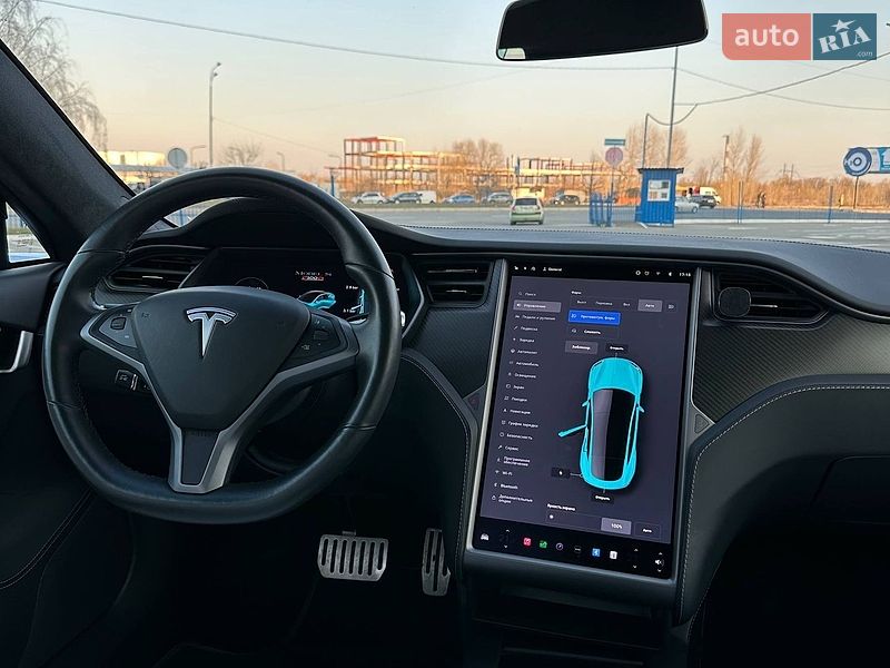 Лифтбек Tesla Model S 2018 в Киеве