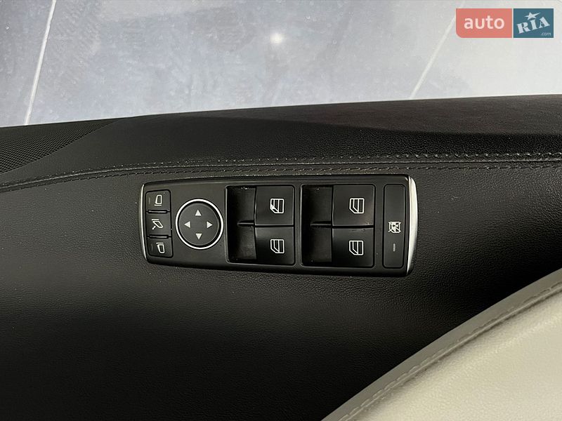 Ліфтбек Tesla Model S 2013 в Львові