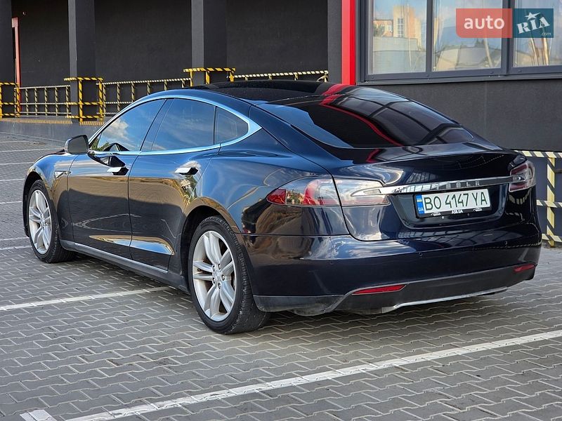 Лифтбек Tesla Model S 2014 в Тернополе