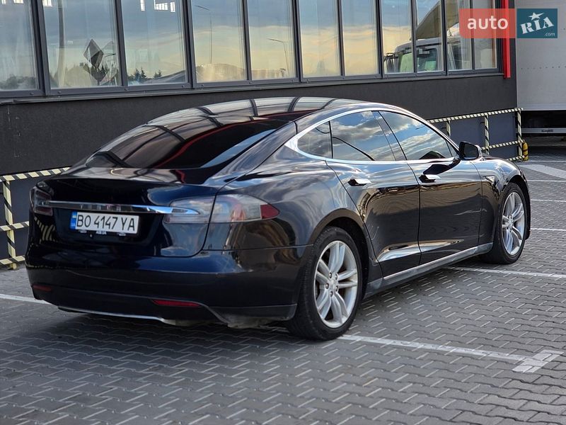 Лифтбек Tesla Model S 2014 в Тернополе