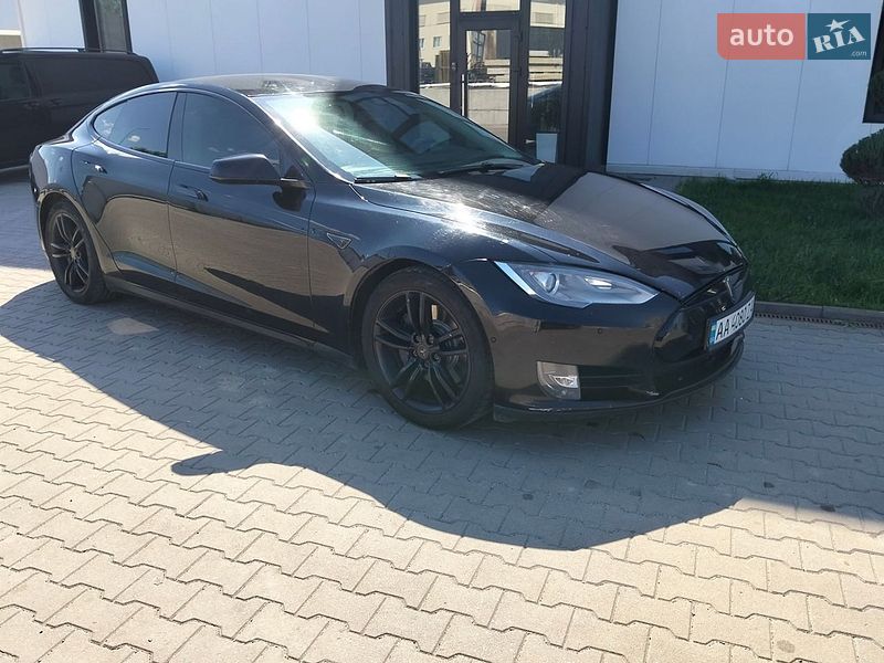 Ліфтбек Tesla Model S 2015 в Києві