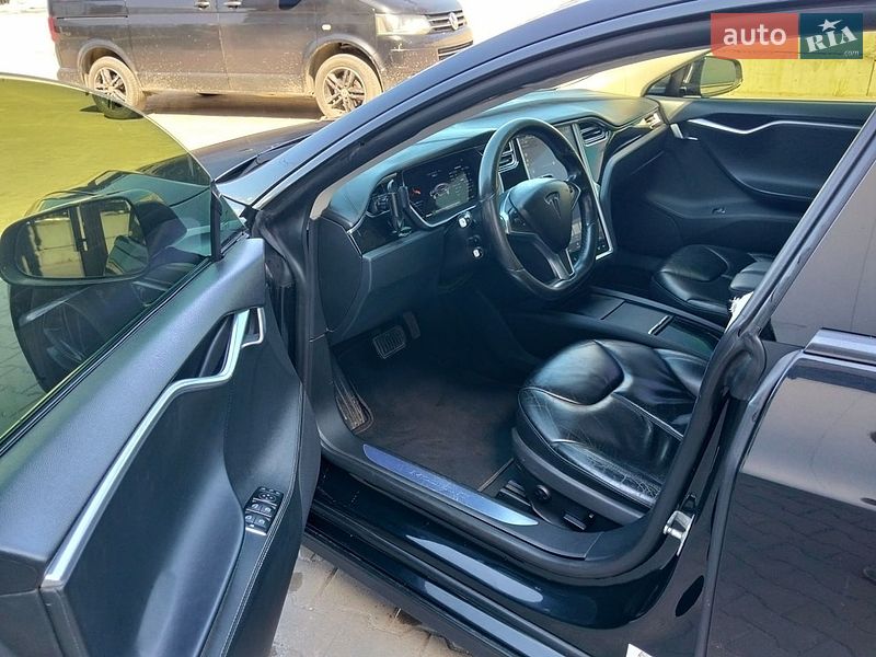 Ліфтбек Tesla Model S 2015 в Києві