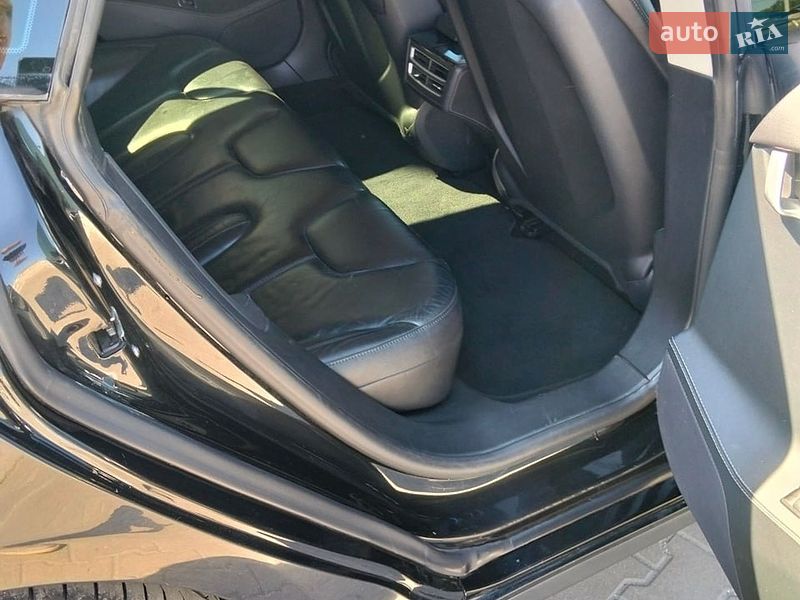 Ліфтбек Tesla Model S 2015 в Києві