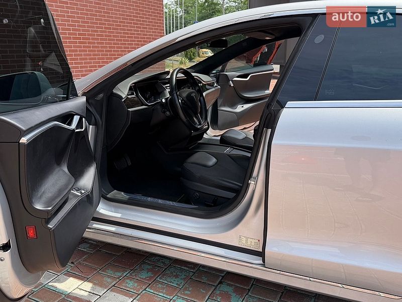 Ліфтбек Tesla Model S 2016 в Одесі фото 10 Ліфтбек Tesla Model S 2016 в Одесі