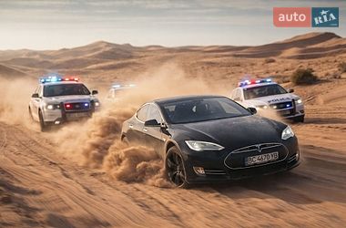 Лифтбек Tesla Model S 2013 в Львове Лифтбек Tesla Model S 2013 в Львове