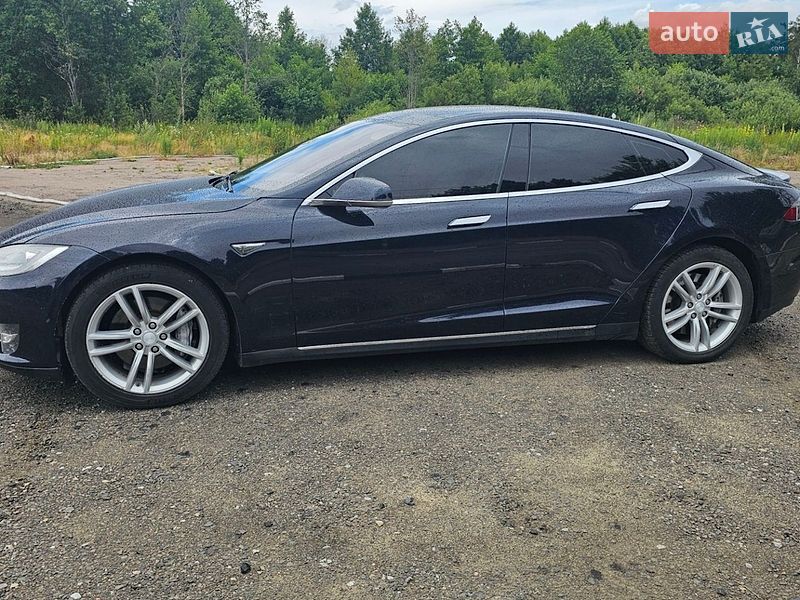 Лифтбек Tesla Model S 2013 в Шацке
