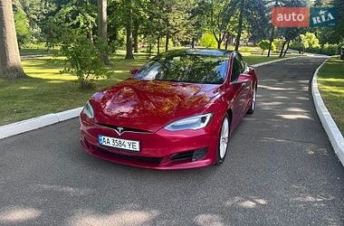 Ліфтбек Tesla Model S 2016 в Радомишлі