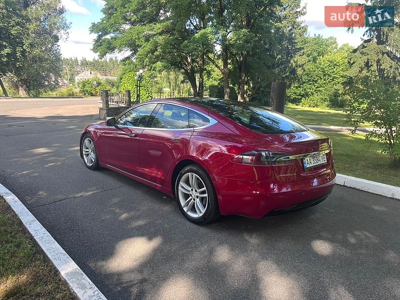 Ліфтбек Tesla Model S 2016 в Радомишлі