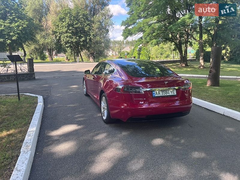 Ліфтбек Tesla Model S 2016 в Радомишлі